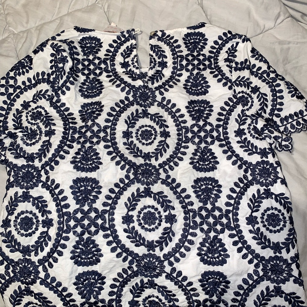 Boutique blouse very pretty and comfortable